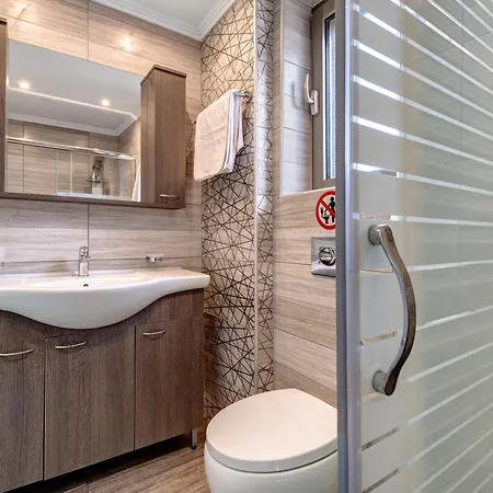 Vilă Goudis Angela *