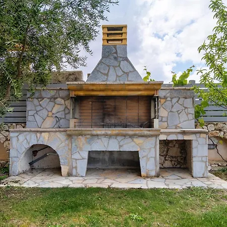 Villa Angela Tsoukaladhes